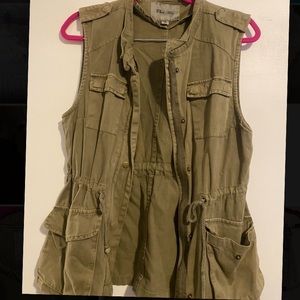 Army green sleeveless jacket